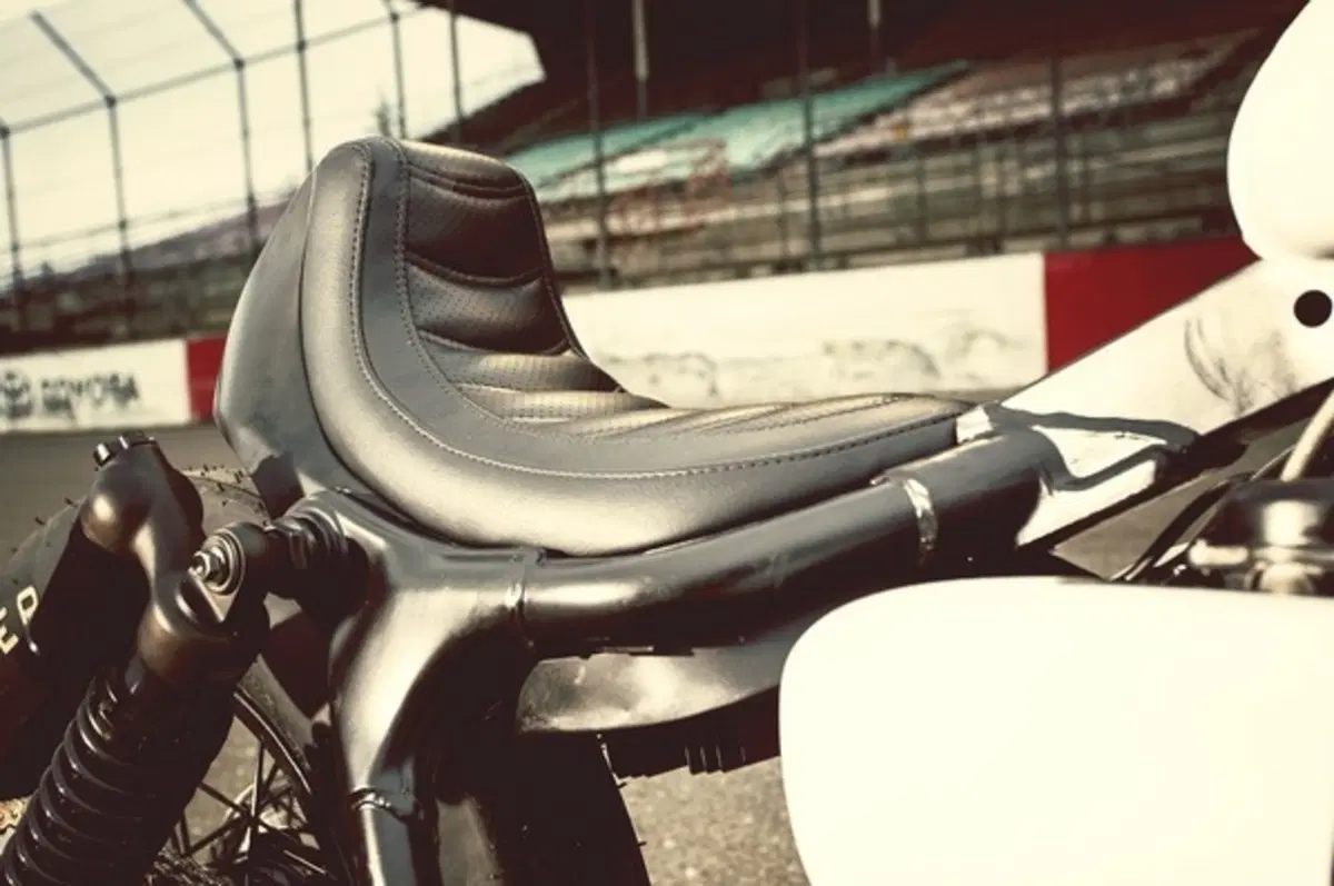ICON 1000 Triumph Speedmaster (9)