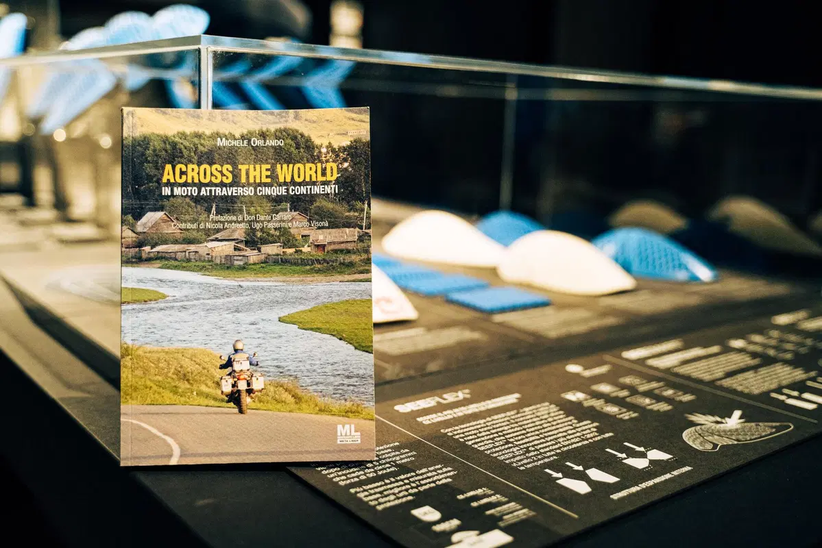 IDE ospita cultura, arte e beneficenza con la presentazione del libro Across the world (3)