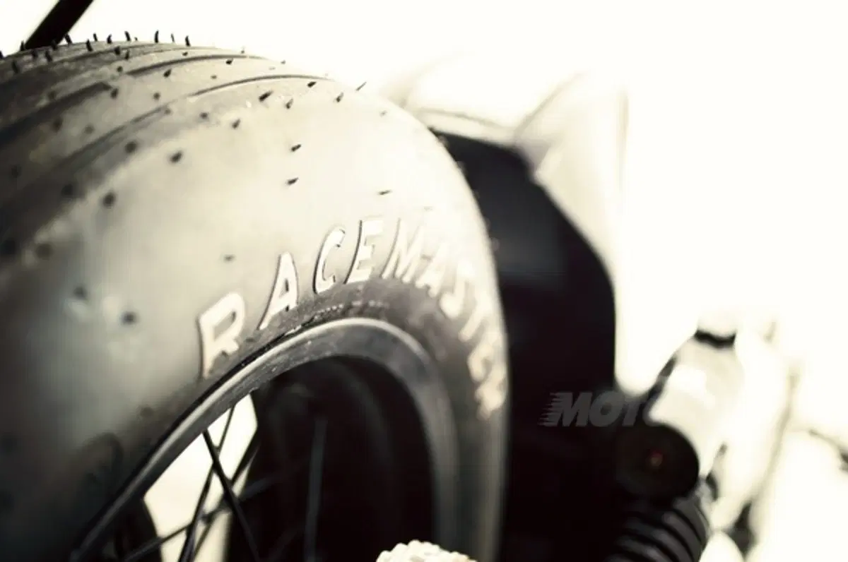 ICON 1000 Triumph Speedmaster (11)