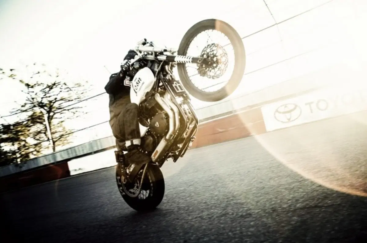 ICON 1000 Triumph Speedmaster (12)