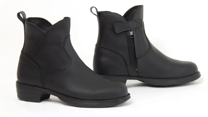 - 17 a Natale 2021, un'idea regalo al giorno per motociclisti e motocicliste: Forma Boots
