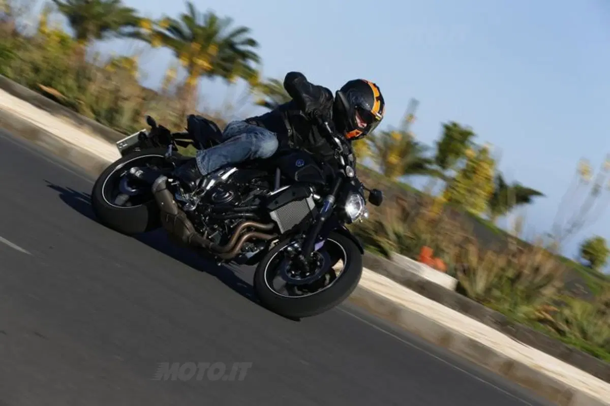 Yamaha MT-07  (9)