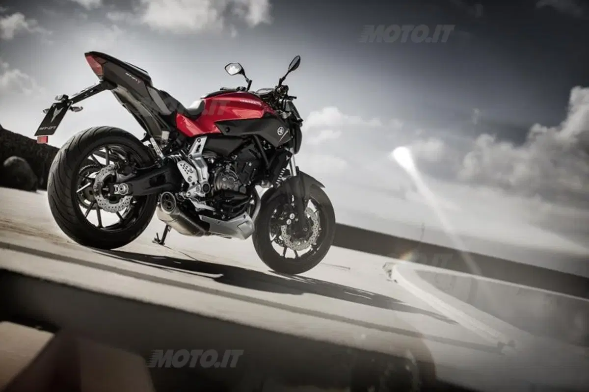 Yamaha MT-07  (16)