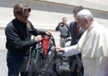 Battuta a 250.000 euro l'Harley-Davidson del Papa