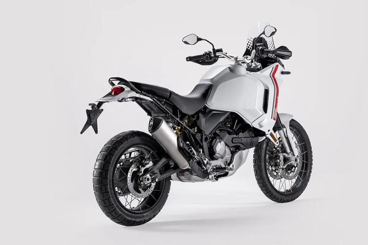 Ducati DesertX. Scheda tecnica: potenza, peso e dotazioni della nuova maxienduro italiana (4)