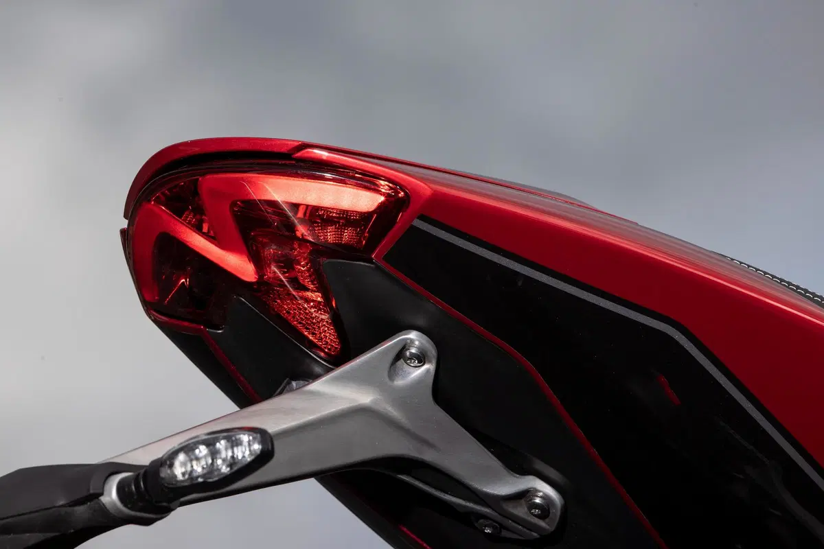 Triumph Speed Triple 1200 RR (3)