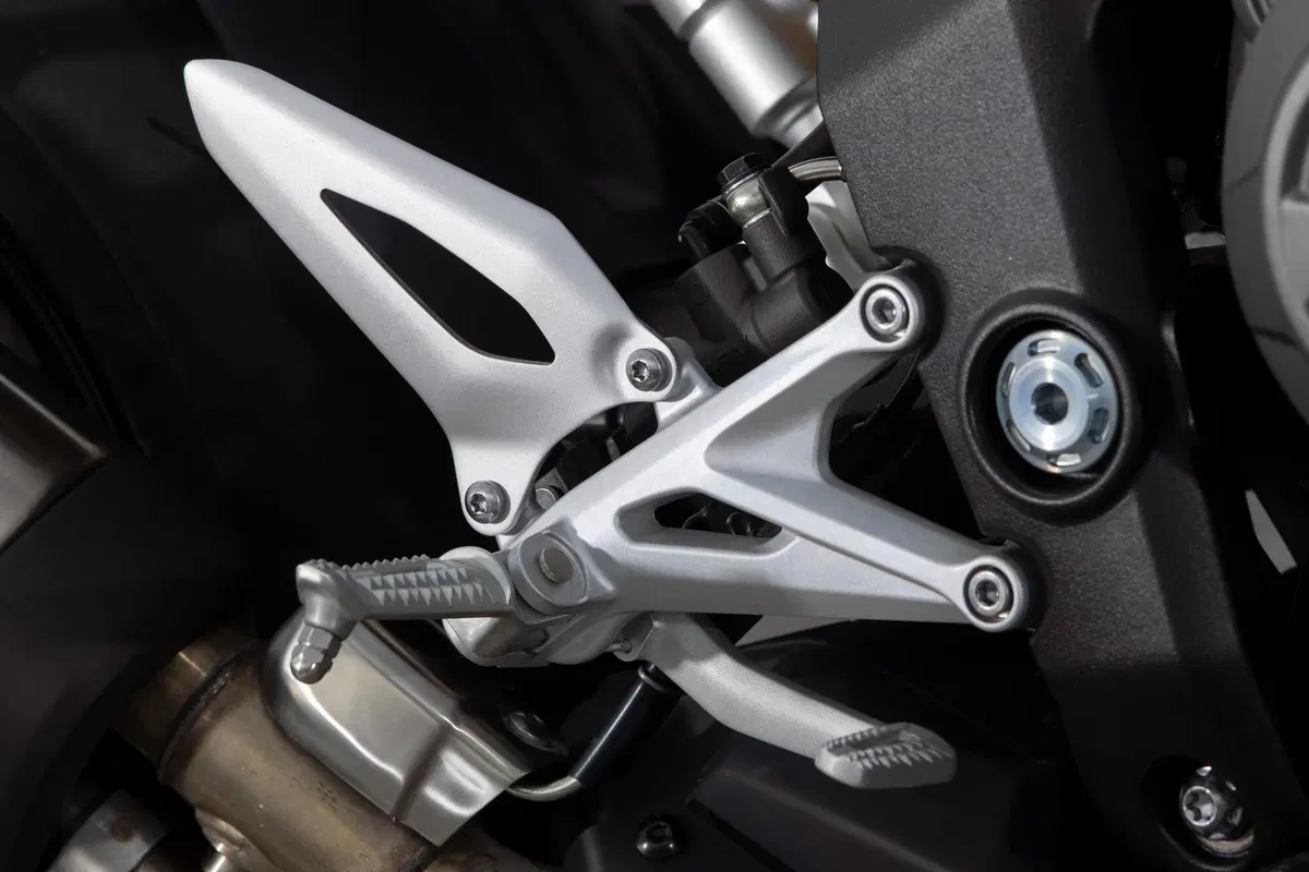 Triumph Speed Triple 1200 RR (9)