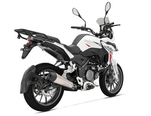 Benelli TRK 251 m.y. 2022. Diventa Euro 5 (4)