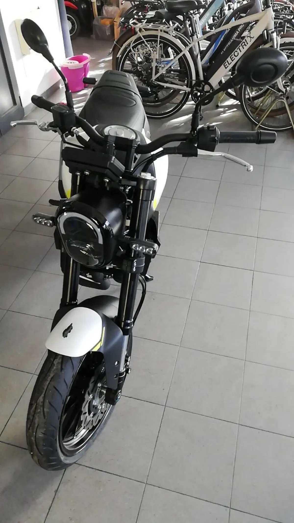 Benelli Leoncino 250 (2021 - 25) (2)