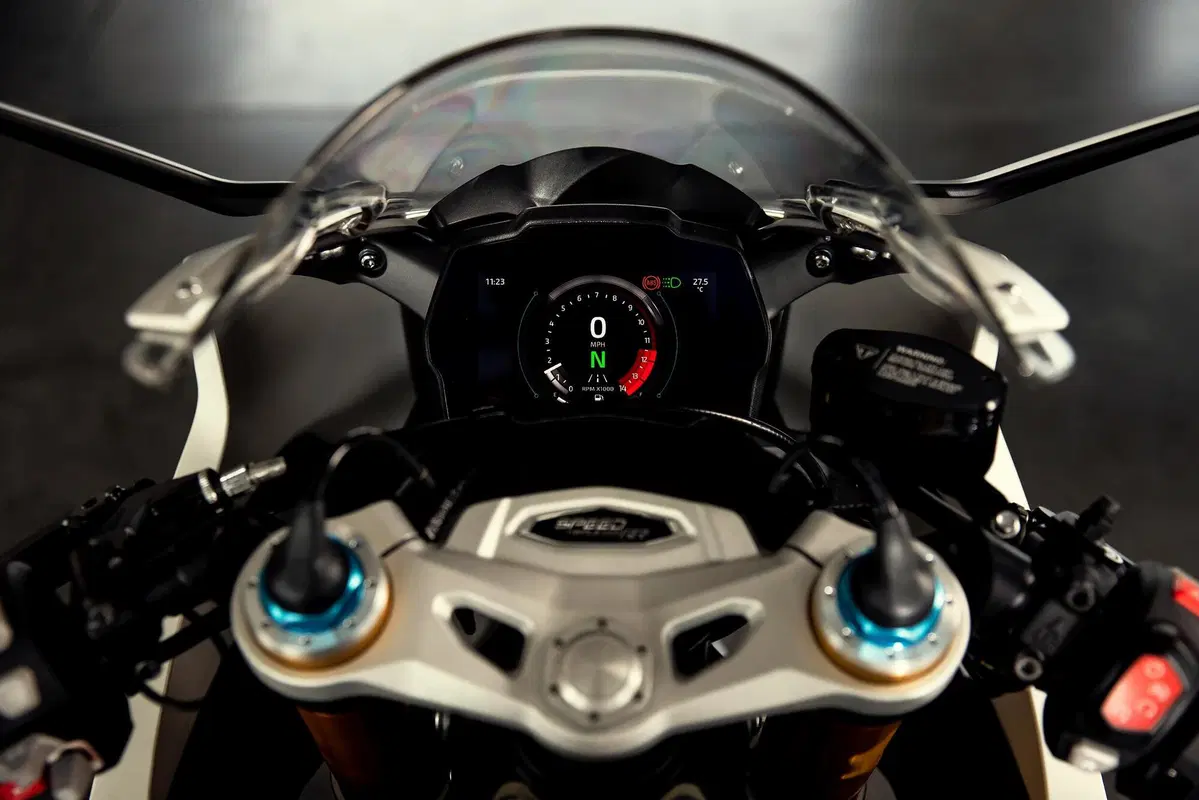 Triumph Speed Triple 1200 RR (2)