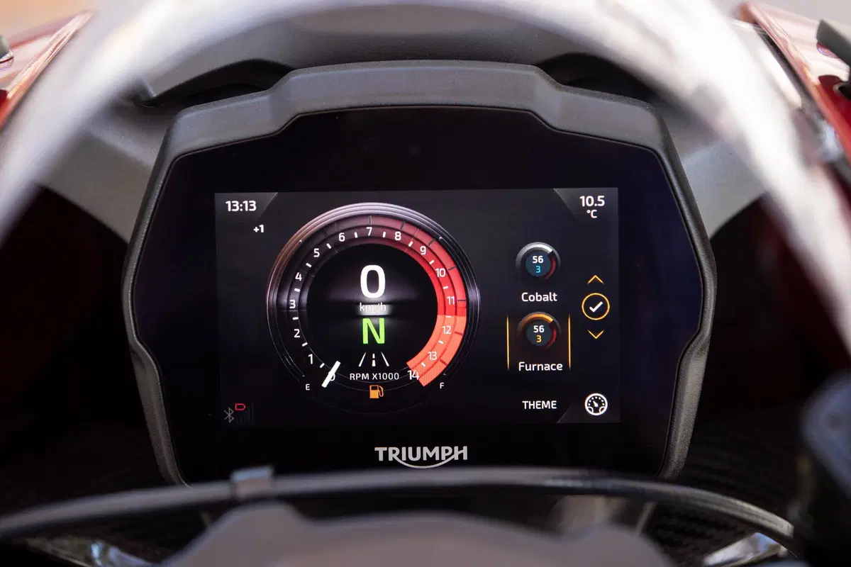 Triumph Speed Triple 1200 RR (3)