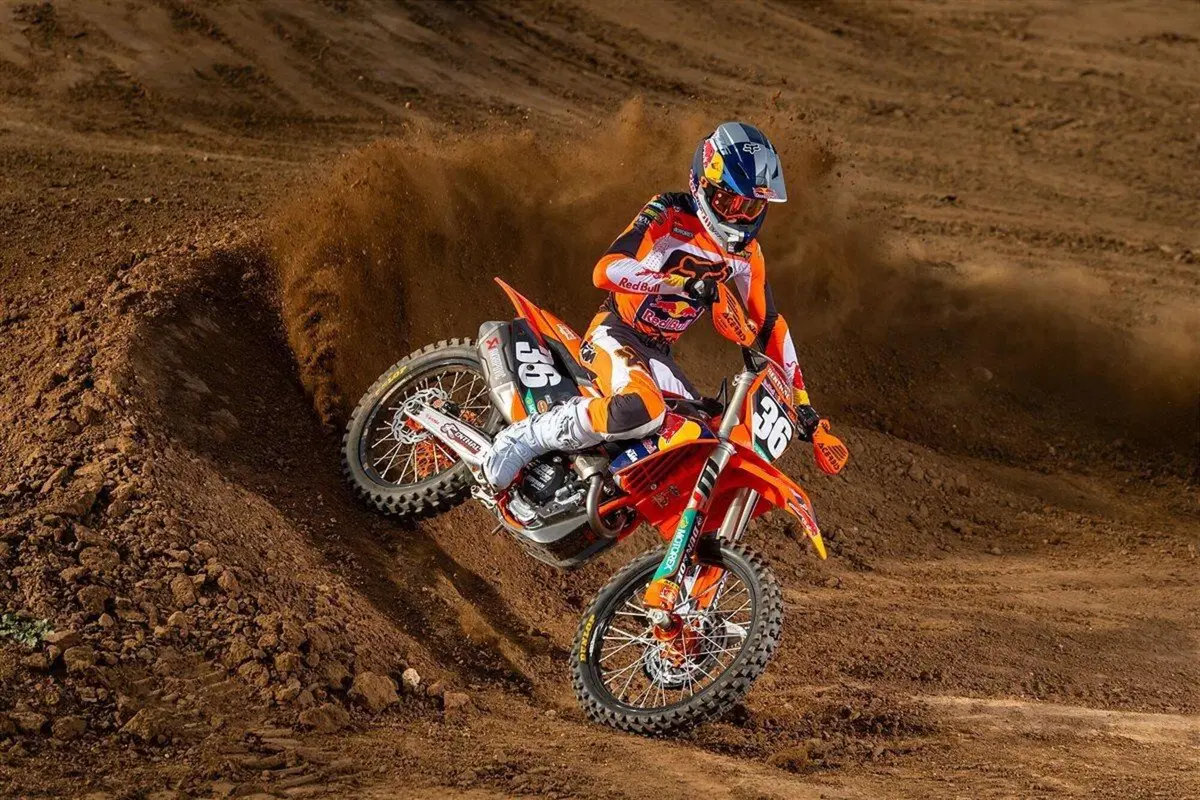 KTM 450 SX-F e 250 SX-F Factory Edition 2022. Solo per gli USA (13)