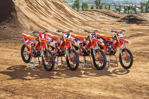 KTM 450 SX-F e 250 SX-F Factory Edition 2022. Solo per gli USA (8)