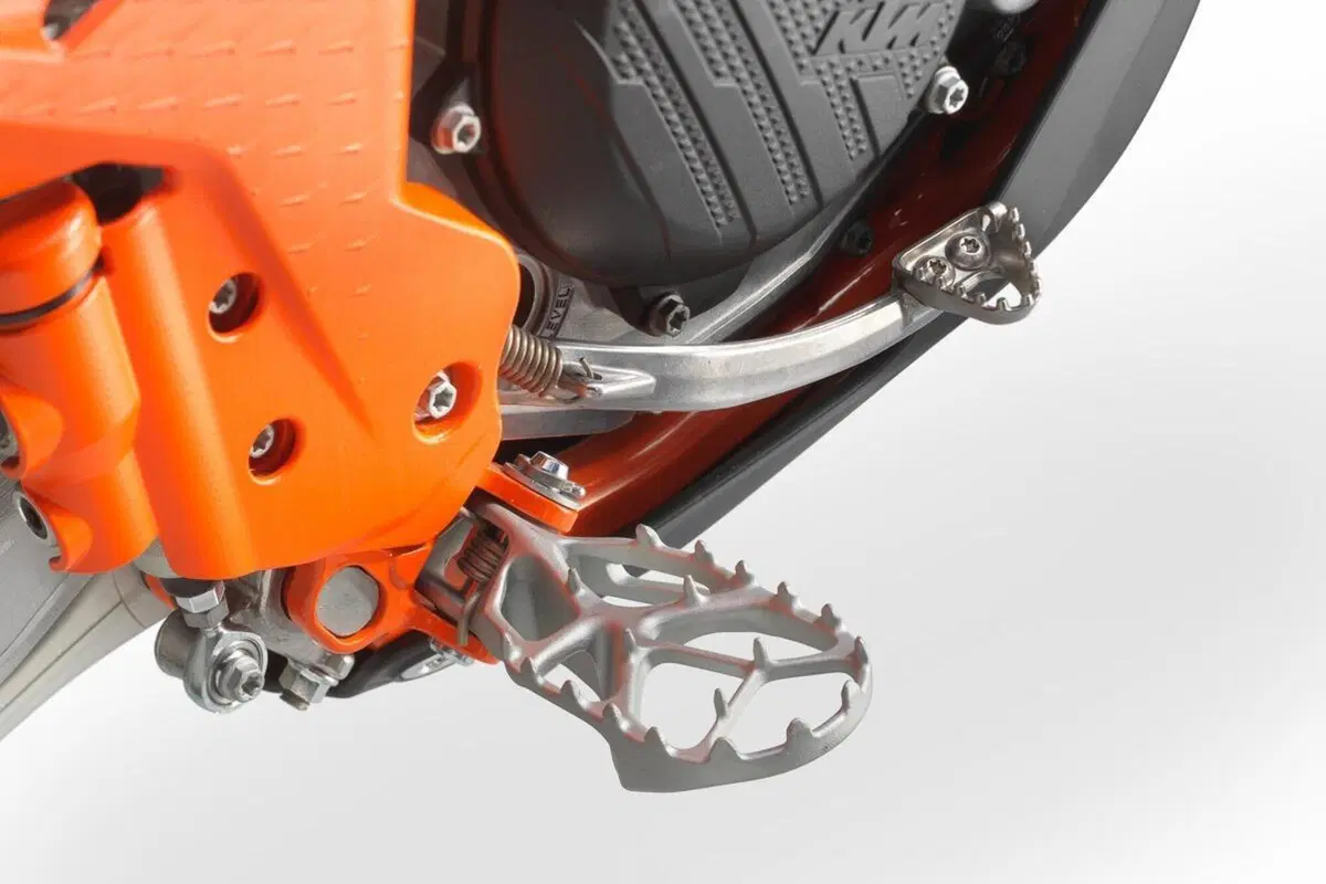 KTM 450 SX-F e 250 SX-F Factory Edition 2022. Solo per gli USA (11)