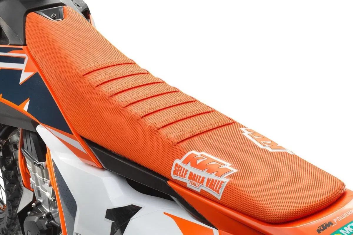 KTM 450 SX-F e 250 SX-F Factory Edition 2022. Solo per gli USA (13)
