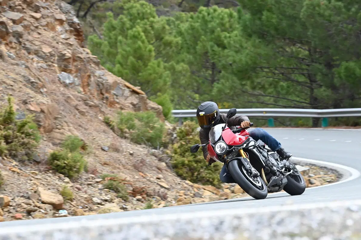 Triumph Speed Triple 1200 RR (6)