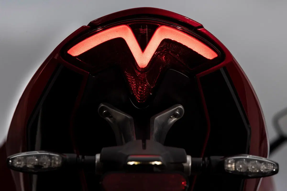 Triumph Speed Triple 1200 RR (7)