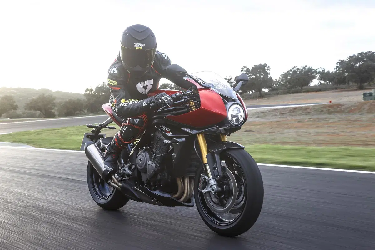 Triumph Speed Triple 1200 RR (10)