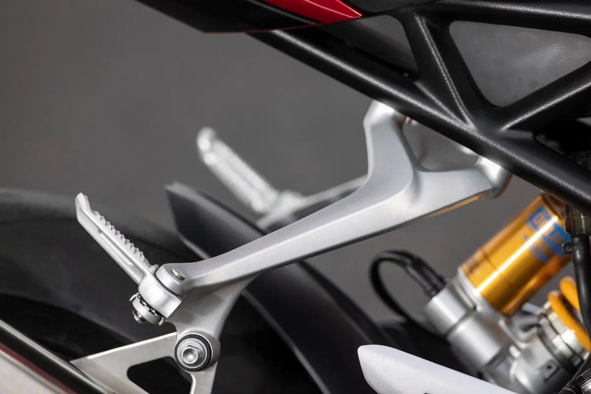 Triumph Speed Triple 1200 RR (12)