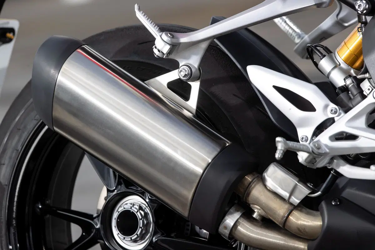 Triumph Speed Triple 1200 RR (15)