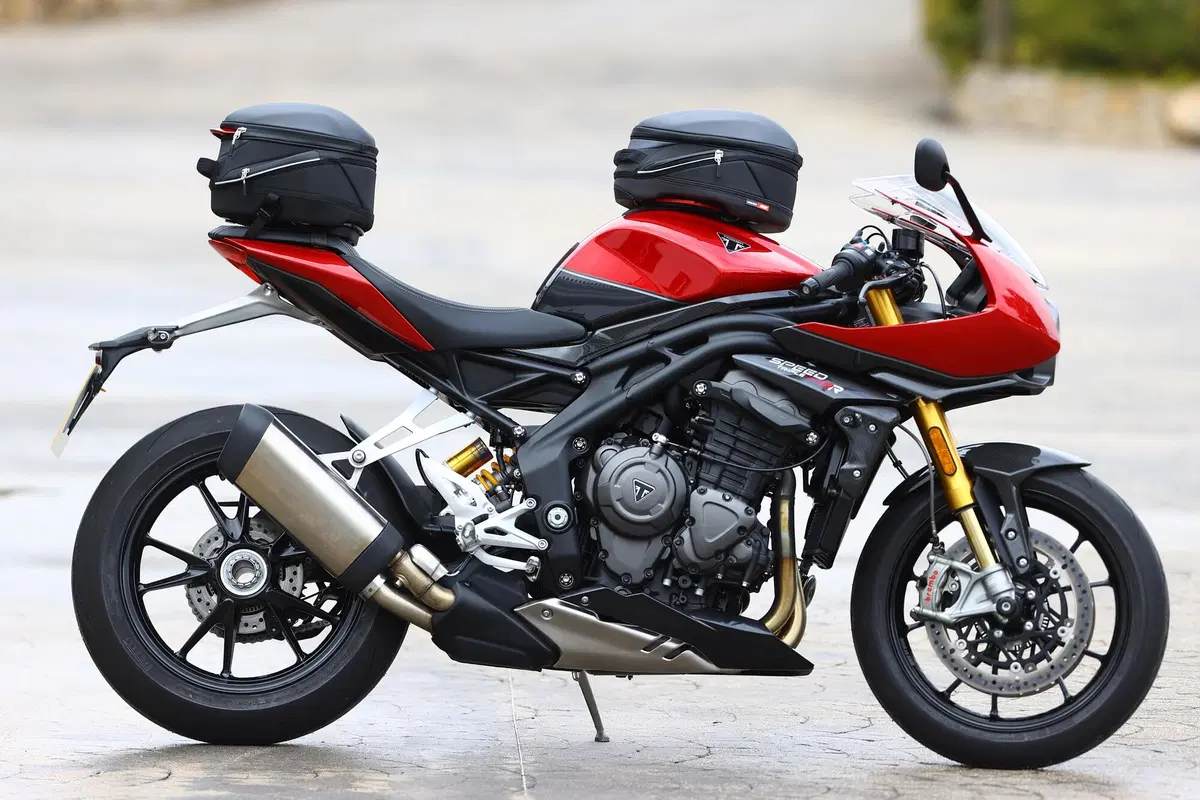 Triumph Speed Triple 1200 RR (16)
