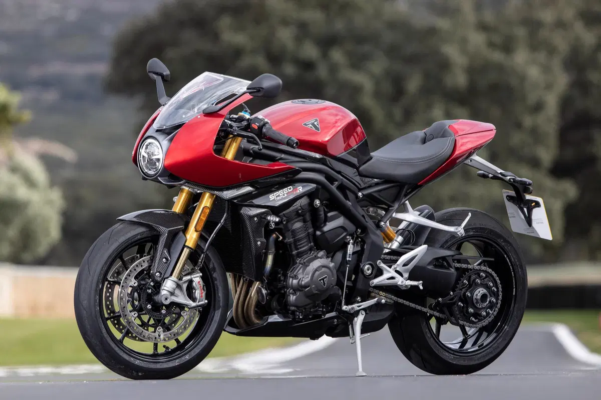 Triumph Speed Triple 1200 RR (21)