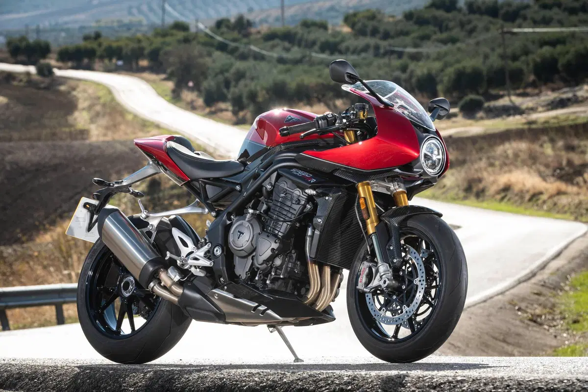 Triumph Speed Triple 1200 RR (22)
