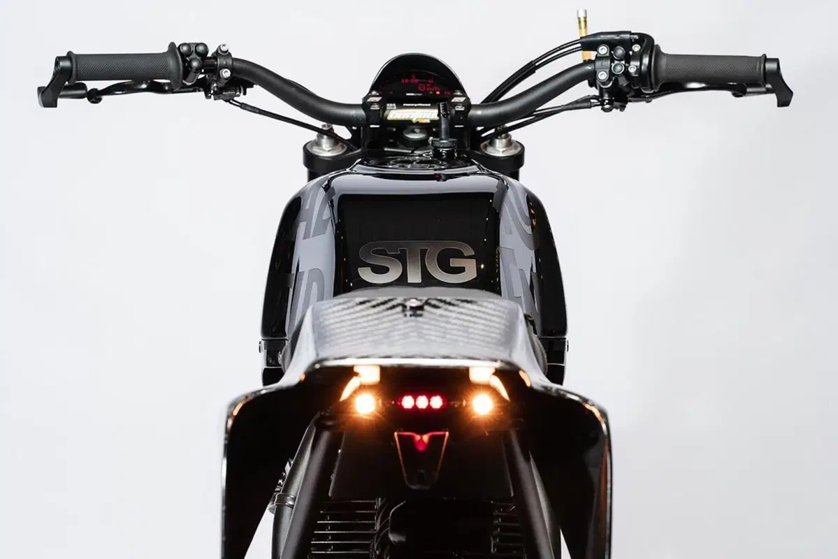 Dalla Pikes Peak la Royal Enfield CROW 865 (un po' Yamaha)