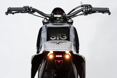 Dalla Pikes Peak la Royal Enfield CROW 865 (un po' Yamaha)