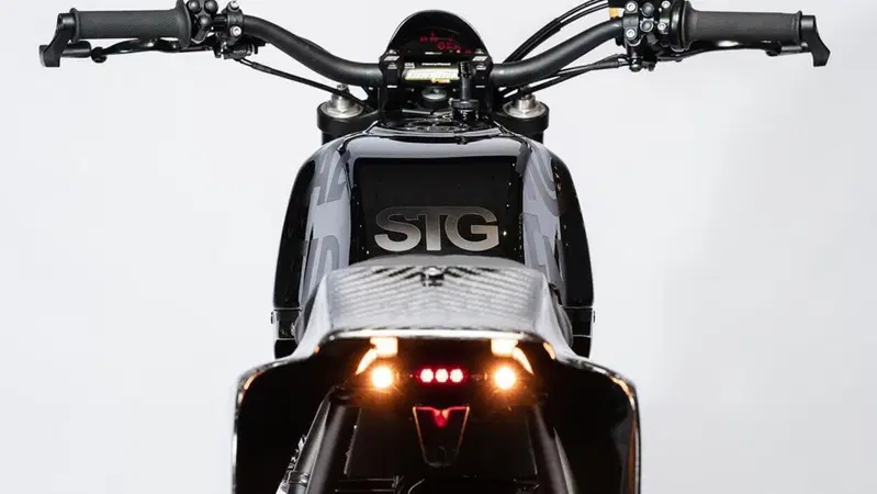 Dalla Pikes Peak la Royal Enfield CROW 865 (un po' Yamaha)