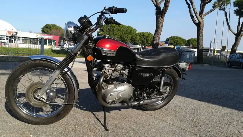 Triumph Bonneville 750