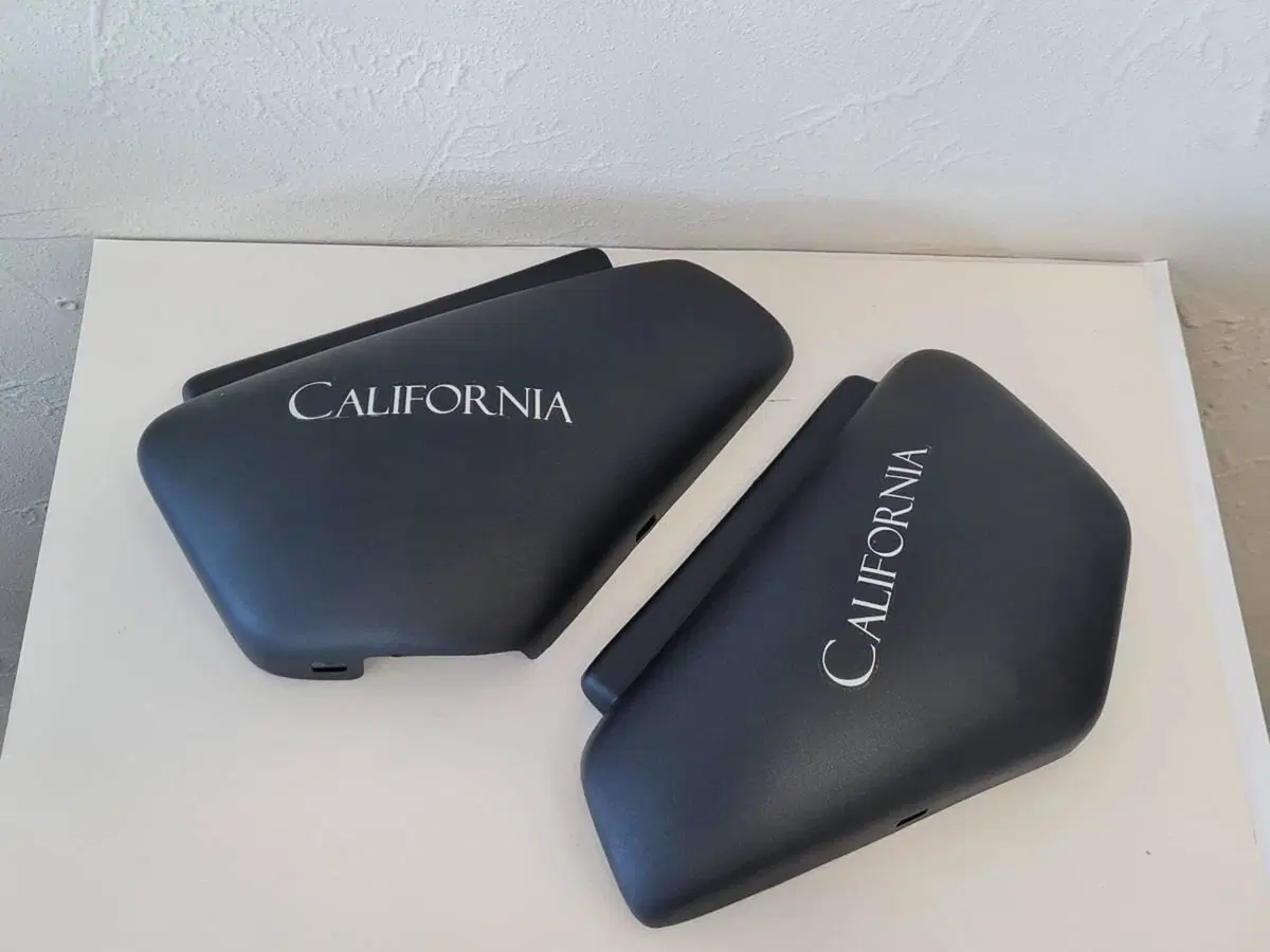 Moto Guzzi California Aquila nera fianchetti dx+sx (3)