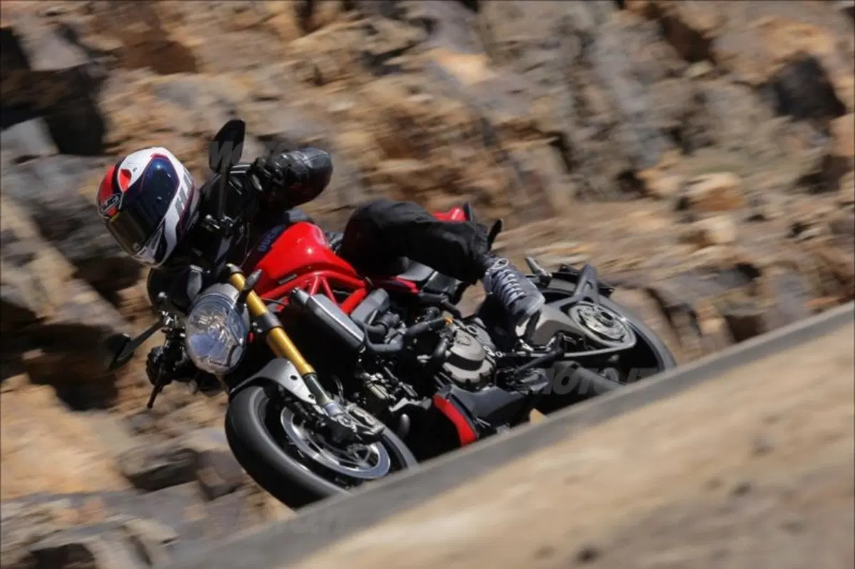 Ducati Monster 1200S