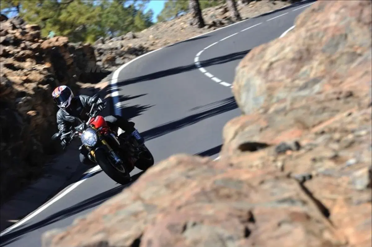 Ducati Monster 1200S (5)