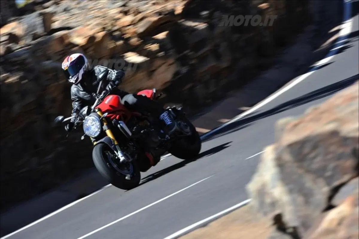 Ducati Monster 1200S (6)