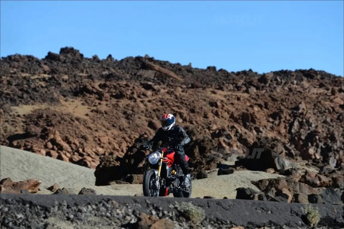 Ducati Monster 1200S (7)