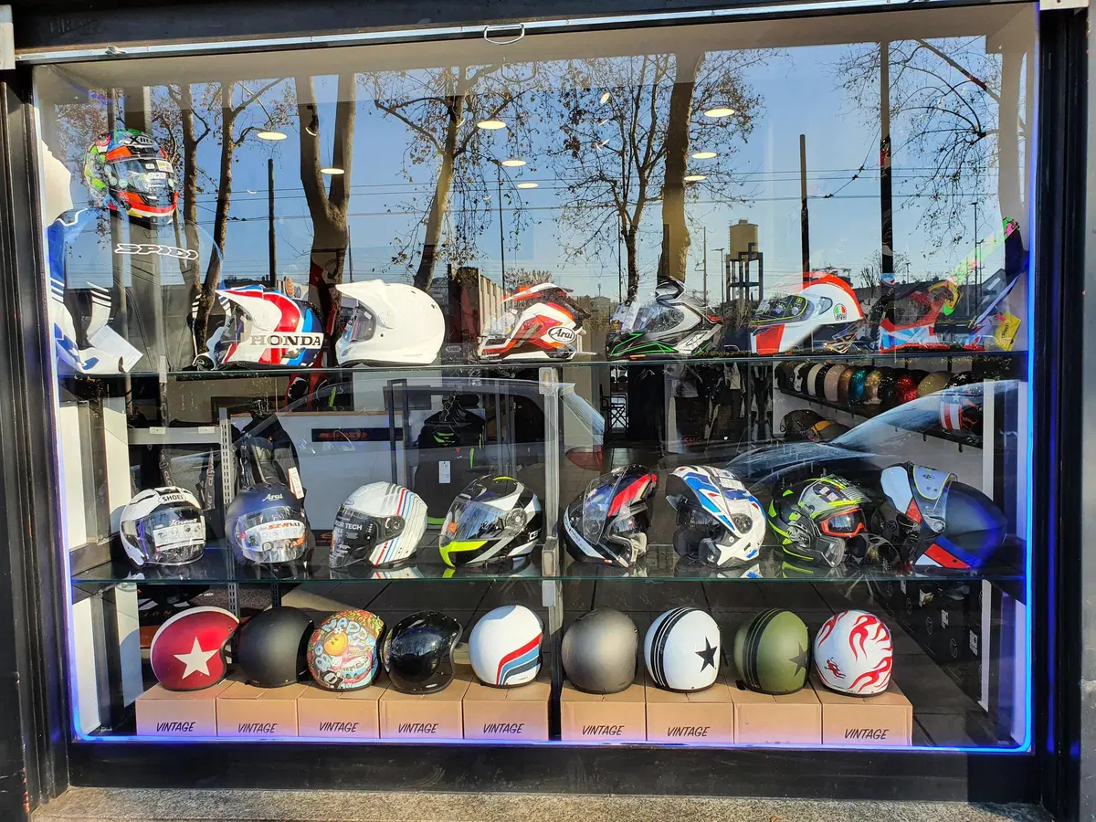 Apre a Milano un nuovo negozio: I Motociclisti