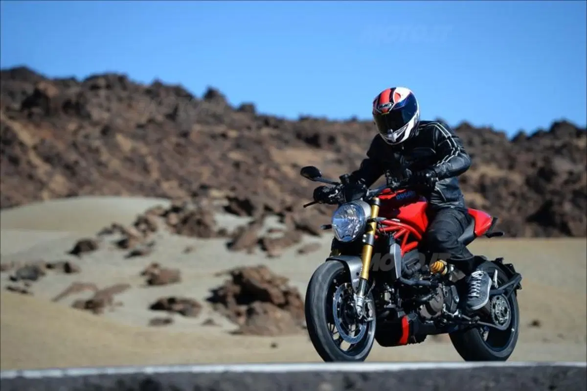 Ducati Monster 1200S (9)