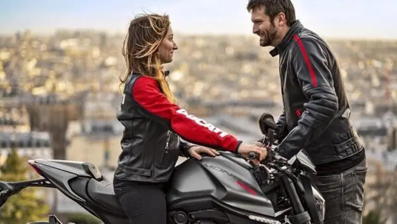 - 10 a Natale 2021, un'idea regalo al giorno per motociclisti e motocicliste: Ducati
