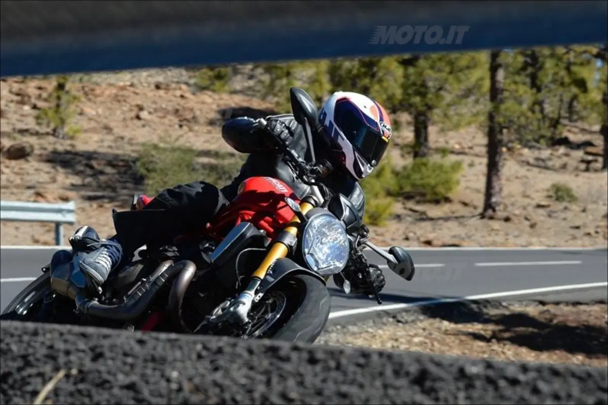 Ducati Monster 1200S (11)