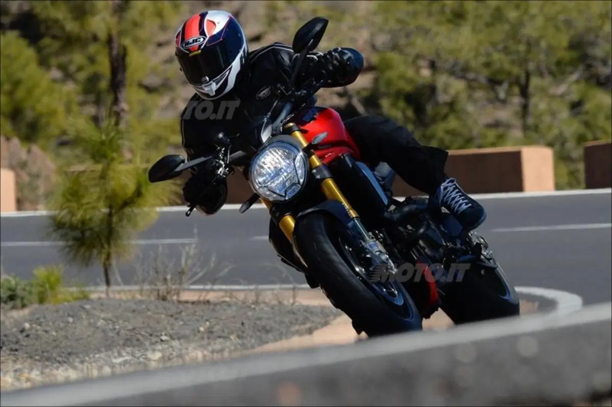 Ducati Monster 1200S (13)