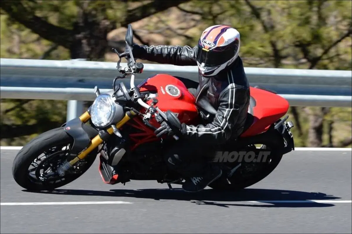 Ducati Monster 1200S (14)