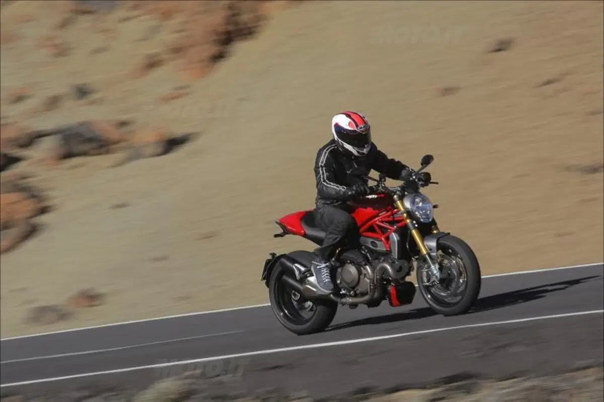 Ducati Monster 1200S (15)
