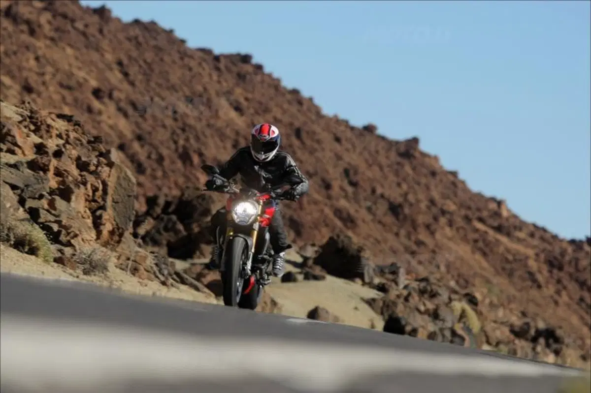 Ducati Monster 1200S (16)
