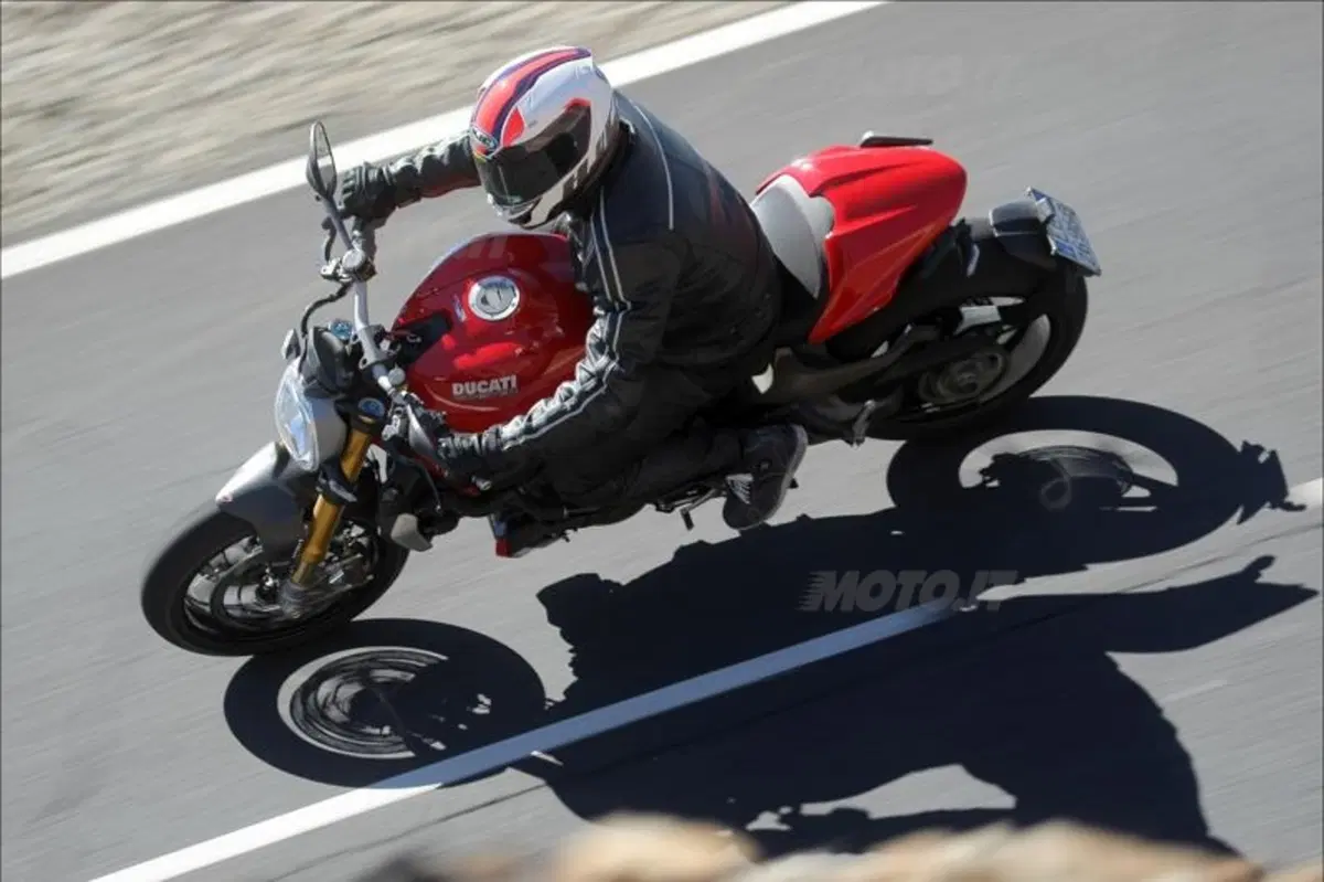 Ducati Monster 1200S (17)