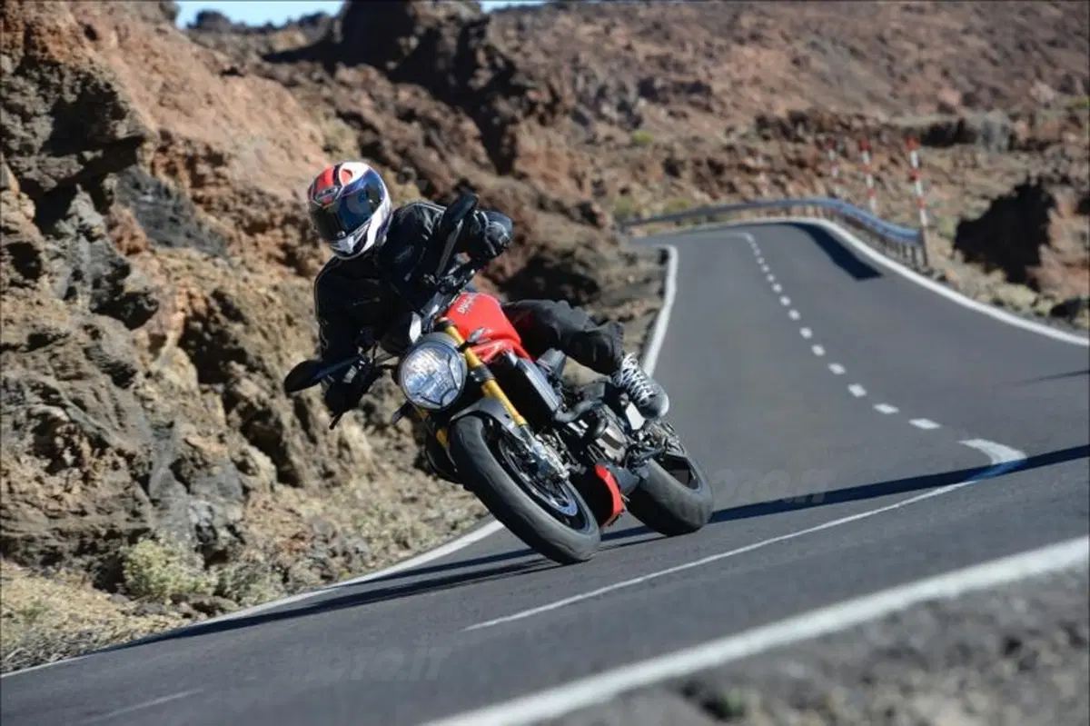 Ducati Monster 1200S (18)