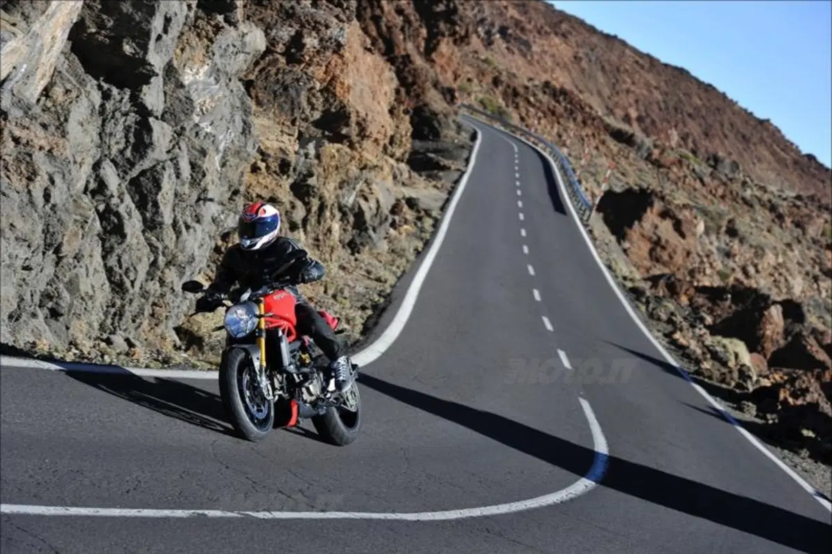 Ducati Monster 1200S (22)
