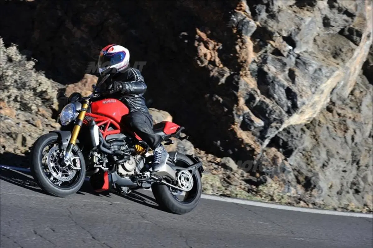 Ducati Monster 1200S (23)