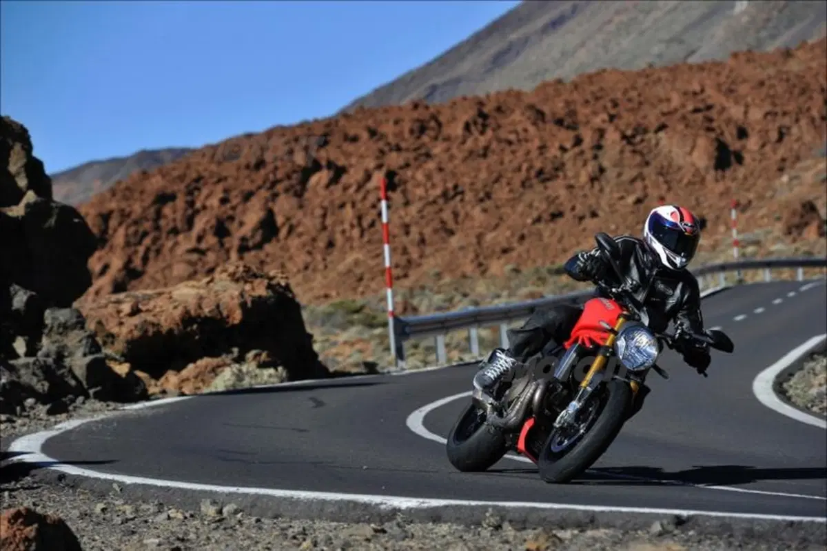 Ducati Monster 1200S (24)