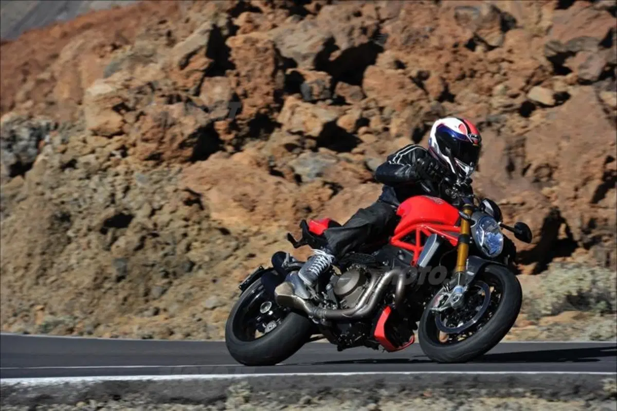 Ducati Monster 1200S (25)